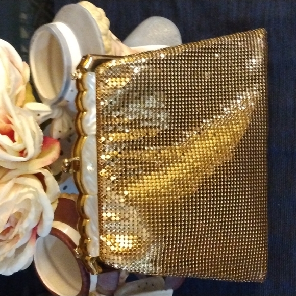 Vintage,Whiting&Davis # 2981,Gold Metallic Evening Bag with Mother of Pearl top. - Picture 2 of 16